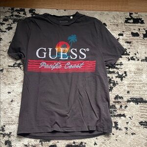 GUESS Charcoal Tee with Vibrant Graphic